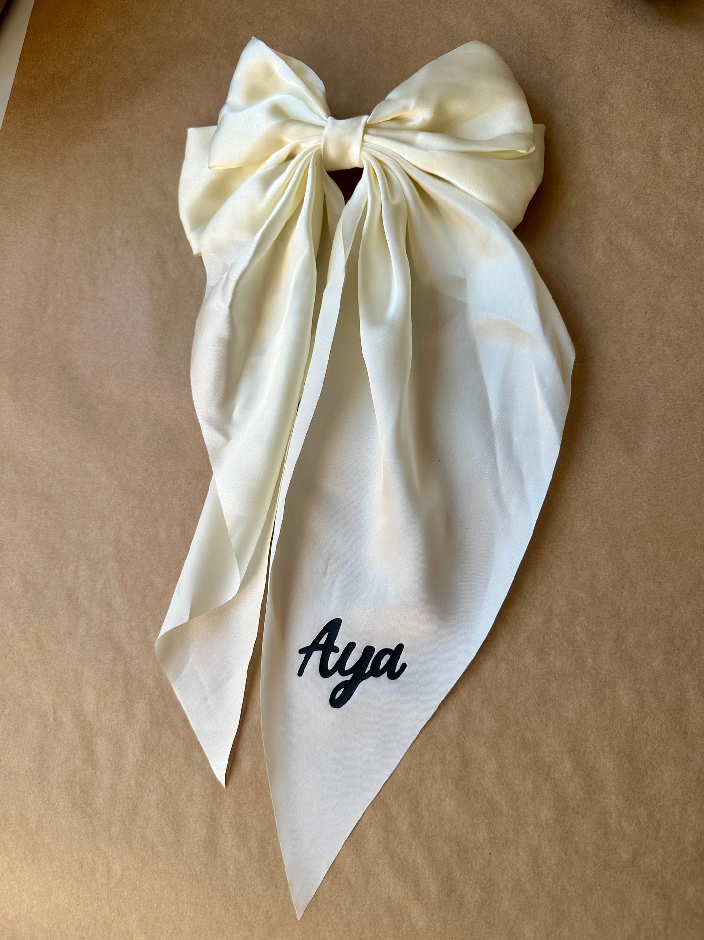 Barrette en satin personnalisable – Un accessoire élégant et unique