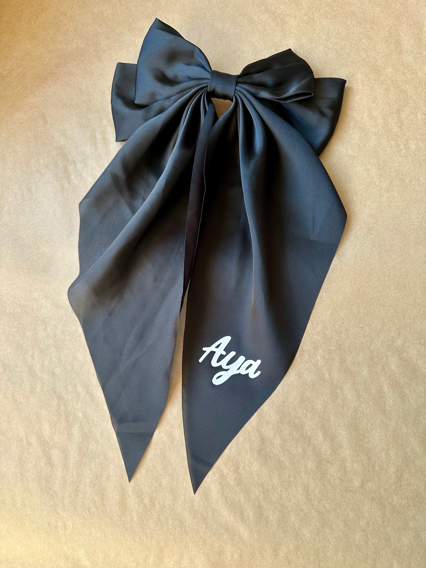 Barrette en satin personnalisable – Un accessoire élégant et unique