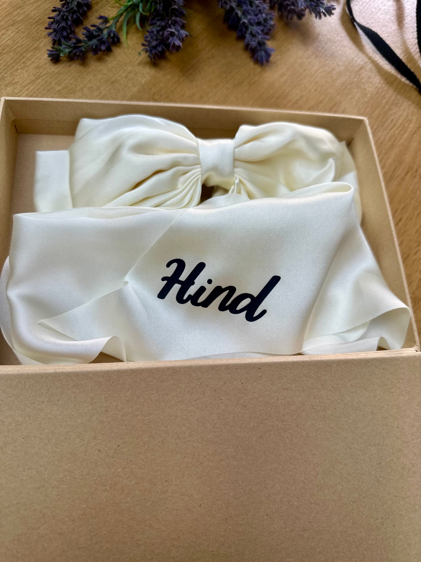 Barrette en satin personnalisable – Un accessoire élégant et unique