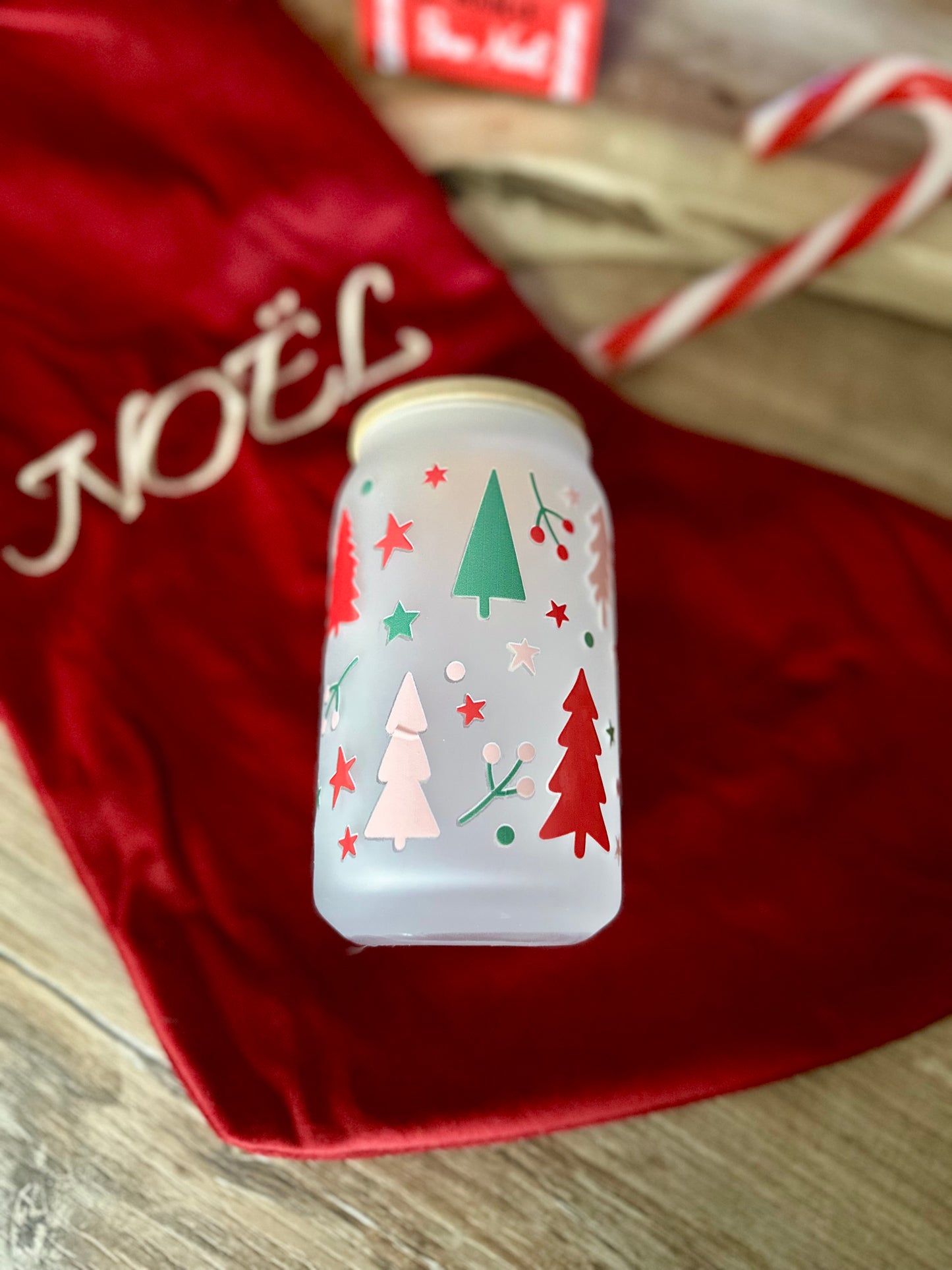 ✨ Verre canette givré – Pink & Green Christmas Trees