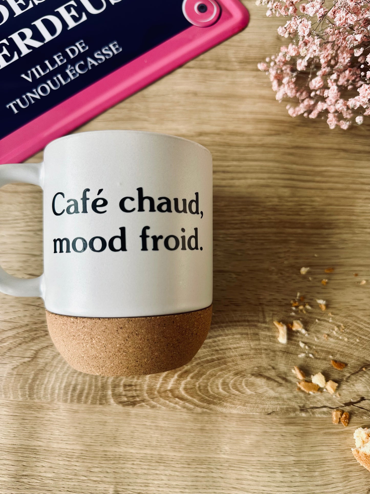 "Café chaud, Mood froid." 🧊