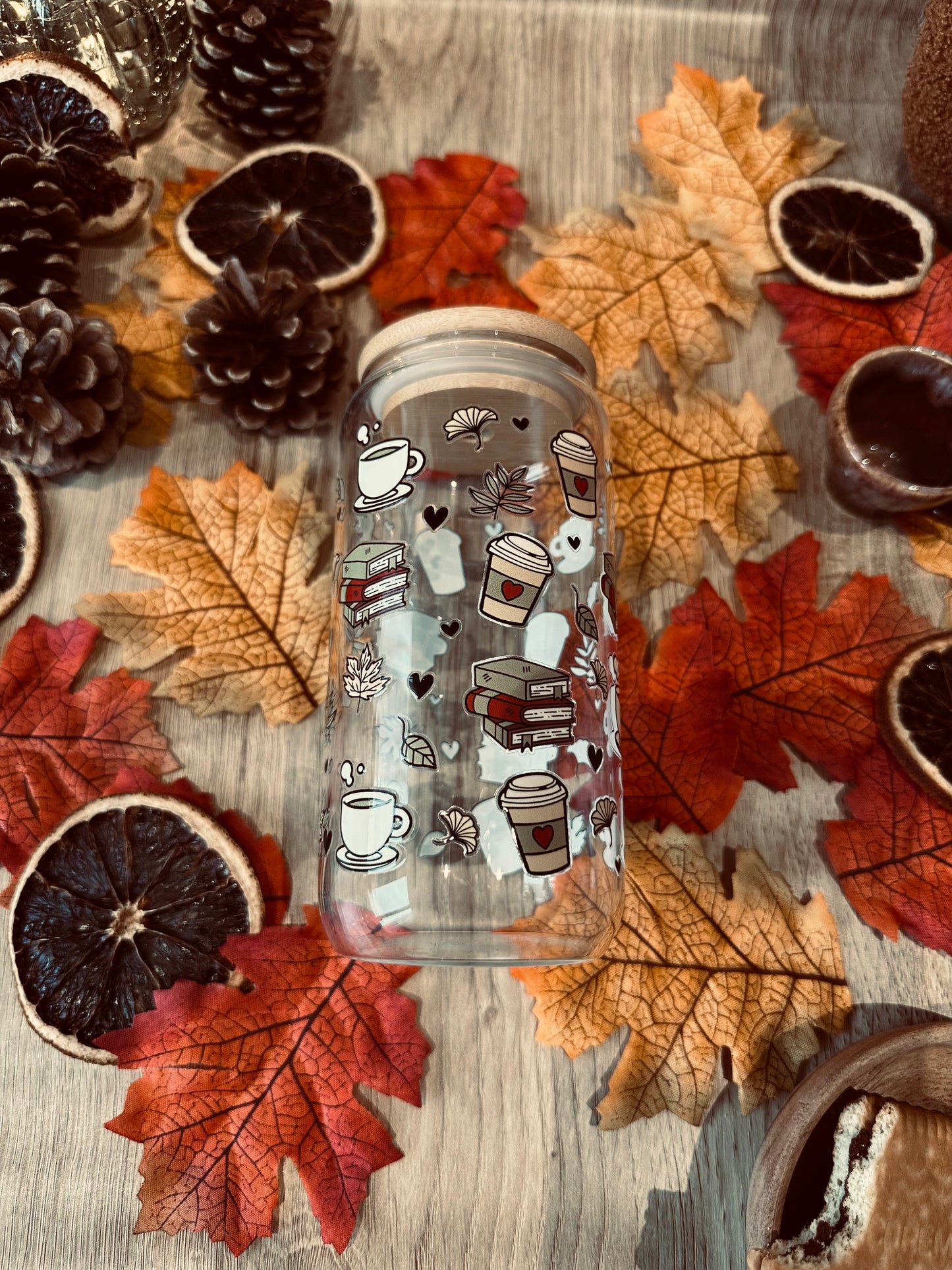 📚 🌿 Verre canette – Café, bouquins & feuilles d’automne